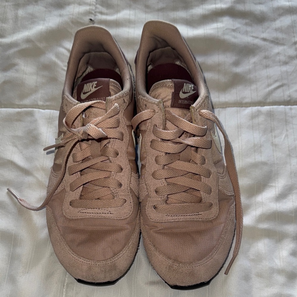 Nike internationalist Athletic Shoes